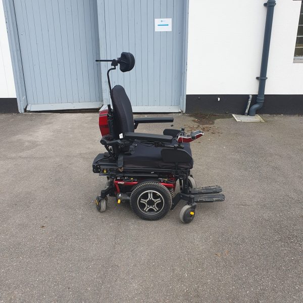 Preloved Quantum Edge 2.0 iLevel Powerchair at Derbyshire Mobility