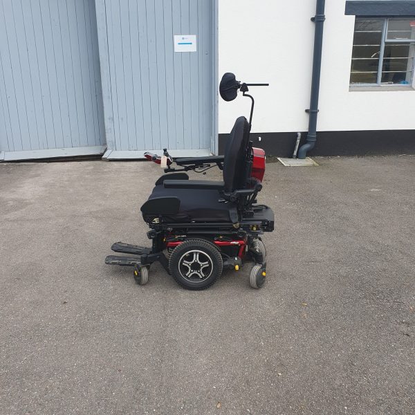 Preloved Quantum Edge 2.0 iLevel Powerchair at Derbyshire Mobility