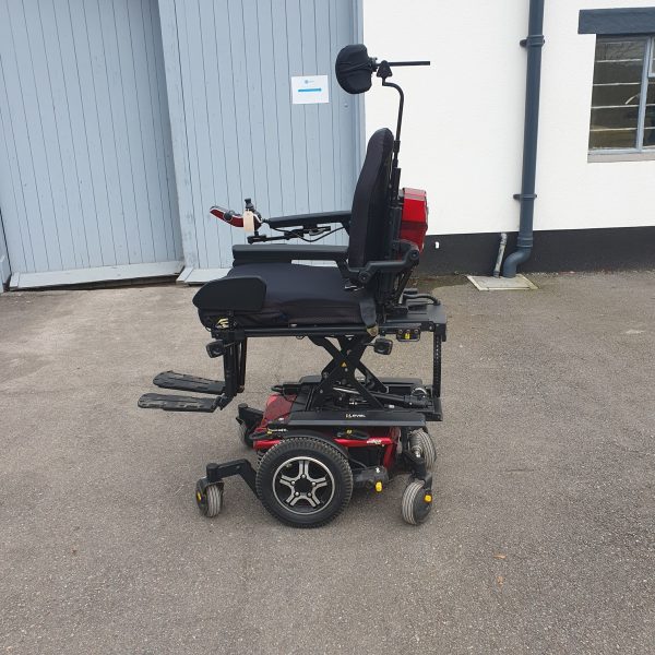 Preloved Quantum Edge 2.0 iLevel Powerchair at Derbyshire Mobility